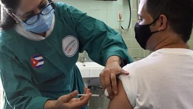Tiêm thử nghiệm vaccine Covid-19 cho tình nguyện viên tại Cuba