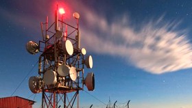 Cột phát Internet bằng chùm tia sáng