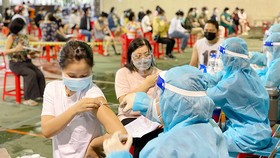 Tiêm vaccine Covid-19 tại phường Bến Thành, quận 1, TPHCM vào chiều 25-9. Ảnh: CAO THĂNG