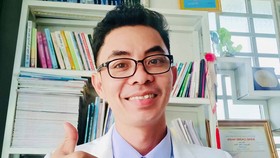 Thầy giáo dạy Hóa bén duyên vọng cổ