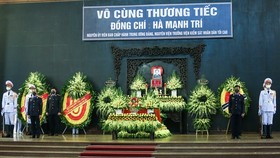 Lễ tang đồng chí Hà Mạnh Trí được tổ chức theo nghi thức cấp Nhà nước. Ảnh: HOÀNG BÍCH - HỮU THẮNG
