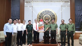 Đoàn lãnh đạo TPHCM thăm, chúc tết Công an TPHCM và Quân khu 7