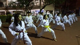 Trào lưu phái đẹp theo tập môn taekwondo ngày càng đông đảo. Ảnh: NGUYỄN ANH