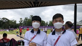An San và Kim Je-deok đã tặng mũi tên cùng đồng phục thi đấu cho Bảo tàng Olympic