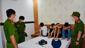 Lực lượng cảnh sát phát hiện 20 đối tượng nam nữ tụ tập sử dụng ma túy giữa dịch Covid-19