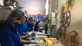Quảng Nam: Tặng quà Trung thu cho các em nhỏ đang phải cách ly tại nhà