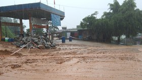 Sạt lở xảy ra ngay tại trung tâm xã Trà Mai (huyện Nam Trà My, tỉnh Quảng Nam)