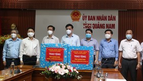 TPHCM trao tặng trang thiết bị phòng chống dịch cho tỉnh Quảng Nam