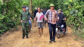 Hàng trăm người dân và công an vây bắt đối tượng trốn trại giam