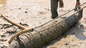 Phát hiện quả bom nặng 227 kg dưới lòng sông Thạch Hãn