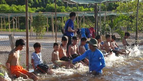 Quảng Trị: Tổ chức lớp dạy bơi miễn phí cho trẻ em khuyết tật