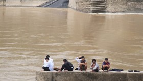 Quảng Trị: Tàu chở đoàn công tác gặp nạn, 1 người mất tích
