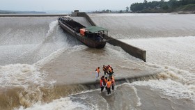 Vụ tàu chở đoàn cán bộ Sở GTVT Quảng Trị gặp sự cố: Trưởng đoàn lý giải việc không mặc áo phao