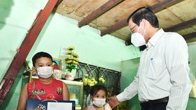 Chủ tịch UBND TPHCM Phan Văn Mãi: “Thành phố sẽ chăm lo các cháu“