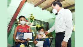 Chủ tịch UBND TPHCM Phan Văn Mãi: "Thành phố sẽ chăm lo các cháu"