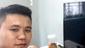 Tuyển thủ Khổng Đình Hùng hài lòng về các bữa ăn tại khu cách ly tập trung. Ảnh: NVCC