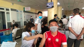 CLB Thanh Hóa đã hoàn tất mũi tiêm vaccine đầu tiên. Ảnh: THFC