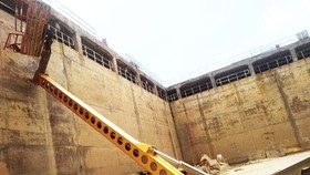 Lật lồng nâng tại công ty tàu thủy Dung Quất, 2 người tử vong tại chỗ