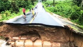 Mưa lũ gây thiệt hại nặng nề ở Bình Định, Phú Yên