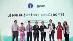 Amway Việt Nam lần thứ 2 đón nhận Bằng khen của Bộ Y tế