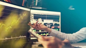 Giá cổ phiếu đang đắt hay rẻ?