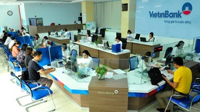 Cổ phiếu CTG liên tục giảm trước sự khó hiểu của nhà đầu tư dù ngân hàng có kết quả kinh doanh nửa đầu năm tích cực.
