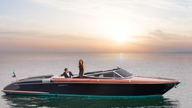 Doanh nghiệp Việt Nam đầu tiên tại Đông Nam Á sở hữu du thuyền hạng sang Riva Aquariva Super