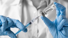 Oxfam: Vaccine Covid-19 bị đội giá gấp 5 lần vì độc quyền
