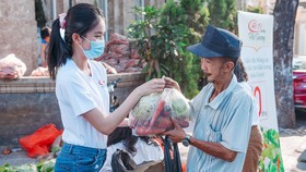 Á hậu Phương Anh, Kiều Loan, Thuý An, Diễm Trang chung tay giải cứu nông sản Hải Dương