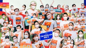 Hơn 100 nghệ sĩ hát tri ân lực lượng tuyến đầu và tình nguyện viên