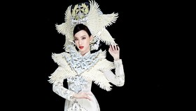 Đại diện Ái Nhi mang quốc phục áo dài của NTK Minh Châu đến Miss Intercontinental 2021