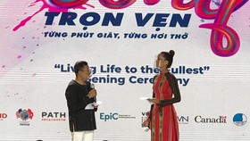 H'Hen Niê đồng hành người sống chung với HIV cùng ngày hội "Sống trọn vẹn"