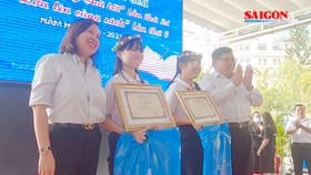 Trao giải “Văn hay chữ tốt” và “Lớn lên cùng sách”