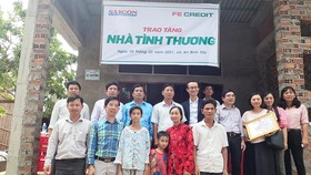 Báo SGGP trao tặng nhà tình thương cho người dân Bến Tre đón tết
