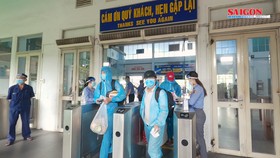 Thai phụ, người già được miễn phí trên chuyến tàu chuyên biệt trở về quê