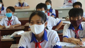 Ngày 8-3, học sinh, học viên khu vực biên giới ở Đồng Tháp đi học trở lại