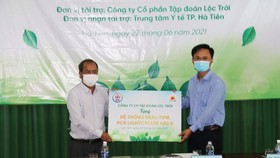 Tặng hệ thống xét nghiệm Covid-19 cho TP Hà Tiên