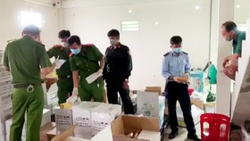 Tạm giữ hàng ngàn sản phẩm thuốc BVTV không rõ nguồn gốc ở An Giang