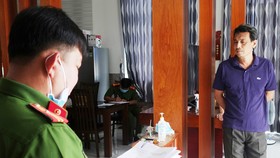 Cơ quan công an đọc lệnh bắt bị can để tạm giam đối với Bùi Quốc Việt