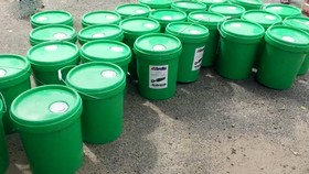 An Giang: Phát hiện 8 tấn hóa chất và 630 lít dầu không rõ nguồn gốc