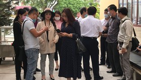 Nhiều người tiếp tục đến cơ quan chức năng tố cáo ông Võ Hoàng Yên lừa đảo. Ảnh: QUỐC HÙNG