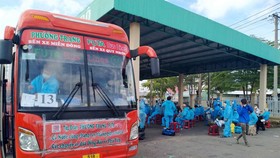 426 người Phú Yên được đưa từ Bà Rịa - Vũng Tàu về quê tránh dịch Covid-19. Ảnh: QUỐC HÙNG