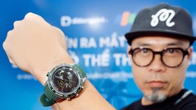 Nhạc sĩ Huy Tuấn đã chọn Garmin MARQ Golfer tại Di Động Việt