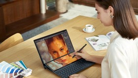 ZenBook Duo 14 UX482 laptop có thiết kế 2 màn hình