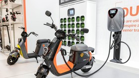 YADEA đột phá với hệ thống đổi pin và công nghệ sạc siêu nhanh