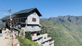 Công trình Panorama trên đèo Mã Pì Lèng đã được cải tạo lại nhưng vẫn chưa đảm bảo theo yêu cầu của cơ quan chức năng tỉnh Hà Giang