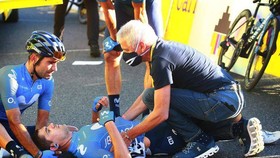 Eduard Prades bị té gãy đốt sống tại Tour de Pologne 2020.