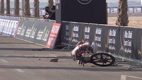 Antonio Tiberi té ngã một cách khó hiểu tại đích đến.
