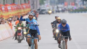 Pha ăn mừng chiến thắng của Loic