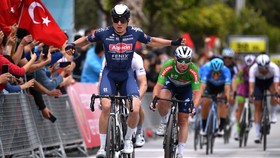 Jasper Philipsen thắng chặng thứ hai liên tiếp tại Tour of Turkey 2021